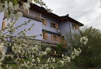 B&b Al CastelCharme allows 18 year olds to book a room