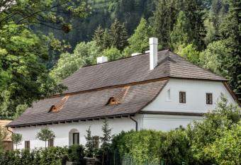 Boutique hotel Mezi plutky allows 18 year olds to book a room