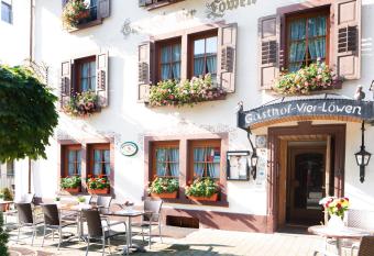 Vier L  wen allows 18 year olds to book a room