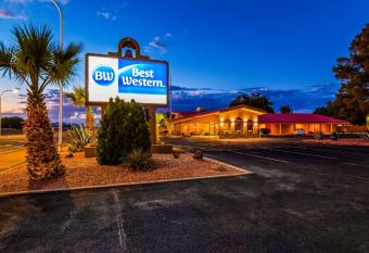 Best Western Mission Inn allows 18 year olds to book a room