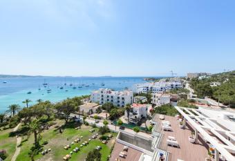 Hotel Abrat has Balcony rooms