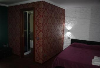 La Casetta di Elena has rooms with a private hot tub