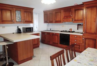 Appuntamento Al porto allows 18 year olds to book a room