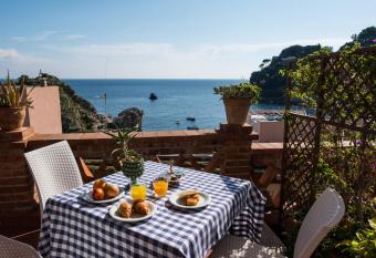 Hotel Villino Gallodoro has Balcony rooms