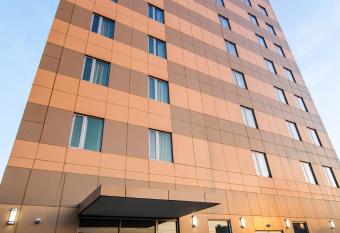 John Hotel allows 18 year olds to book a room