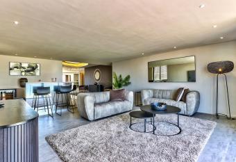 Aquarius Luxury Suites has Balcony rooms