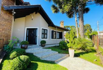 Residencial Pine House allows 18 year olds to book a room