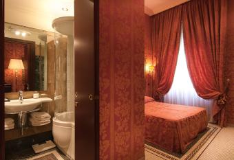 Hotel Celio has rooms with a private hot tub