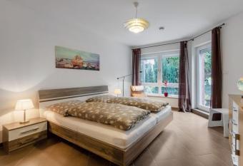 Modernes Apartment in sch  ner Lage has Balcony rooms