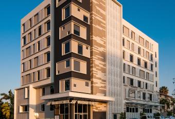 Woodroffe Hotel allows 18 year olds to book a room