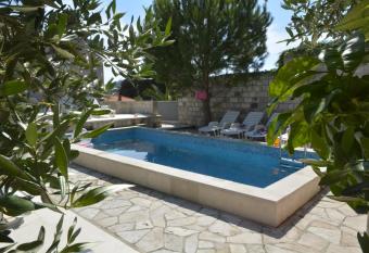 Villa Avantgarde B&B has Balcony rooms