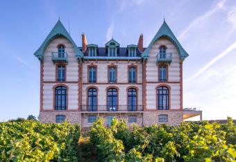 Chateau de Sacy allows 18 year olds to book a room