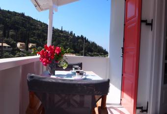 Eolos Apartments with Private Parking has Balcony rooms