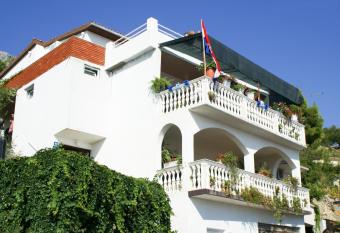 Apartments Suco has Balcony rooms