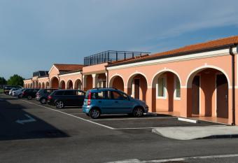 Autohotel Venezia allows 18 year olds to book a room