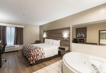 Red Roof Inn Panama City allows 18 year olds to book a room