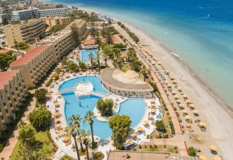 Sunshine Rhodes has Balcony rooms