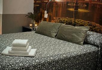 Hostal Paco  s allows 18 year olds to book a room