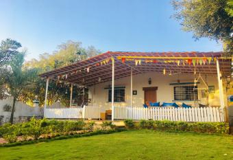 West Valley Farm Villa has Smoking/Balcony rooms