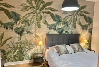 L Atelier  allows 18 year olds to book a room