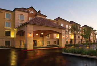 Ayres Hotel & Spa Moreno Valley/Riverside allows 18 year olds to book a room