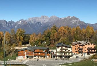 Albergo Slalom has Balcony rooms