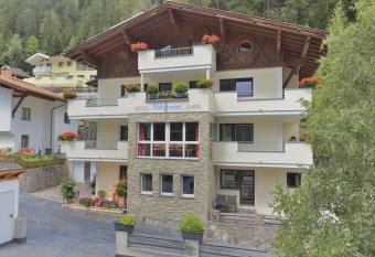 Hotel Garni Viktoria has Balcony rooms