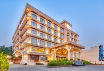 LP Vilas has Balcony rooms