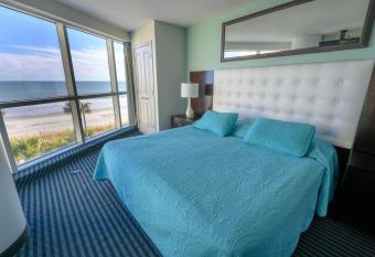 New Ocean Front Corner Unit has Balcony rooms