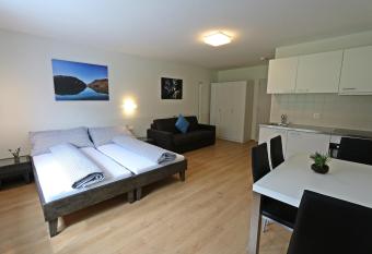 b&b River Inn allows 18 year olds to book a room