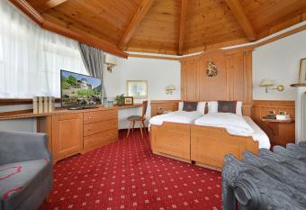 Kristiania Pure Nature Hotel & Spa has rooms with a private hot tub