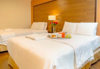 Hotel La Farola allows 18 year olds to book a room