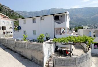 Apartments So  i   has Balcony rooms