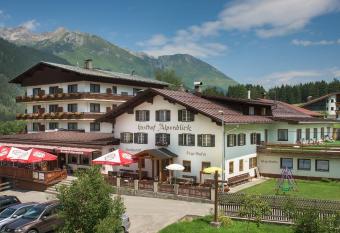 Hotel Alpenblick has Balcony rooms