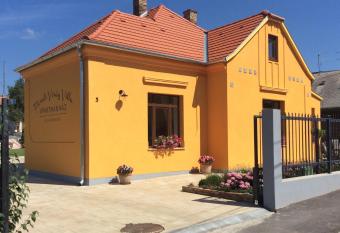 Furedi virag villa has Balcony rooms