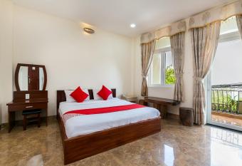 Khang An Hotel allows 18 year olds to book a room