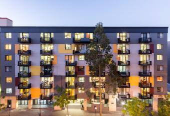 Mont Clare Boutique Apartments has Balcony rooms