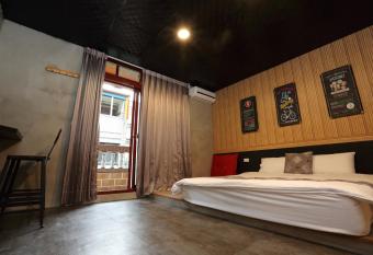 Luodong Loft House has Balcony rooms