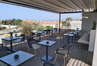 Central City Hotel has Balcony rooms