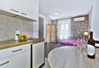 Apartmani Anna has Balcony rooms