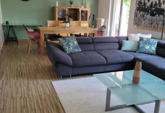 Les Jacynthes has Balcony rooms