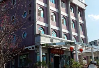 O-Sun-Win Hotel allows 18 year olds to book a room