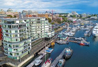 Victoria Regent Waterfront Hotel & Suites allows 18 year olds to book a room