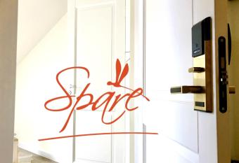 Spare Hotel and Bowling has Balcony rooms