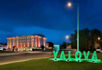 Ramada by Wyndham Yalova allows 18 year olds to book a room