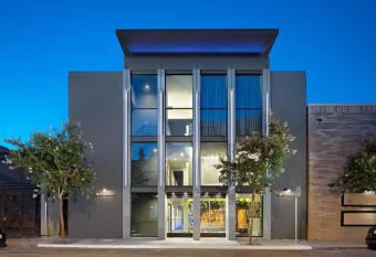 Hotel Keen allows 18 year olds to book a room