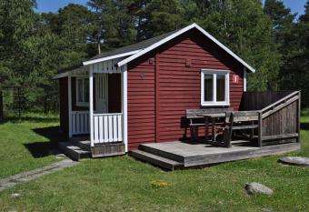 Sn  ckan allows 18 year olds to book a room