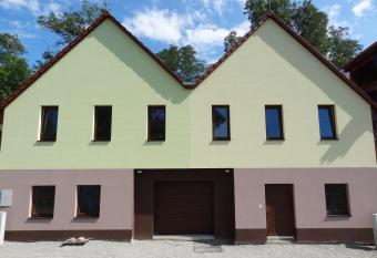 Apartm  ny Starovice has Balcony rooms