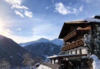 Schlo  nerhof has Balcony rooms