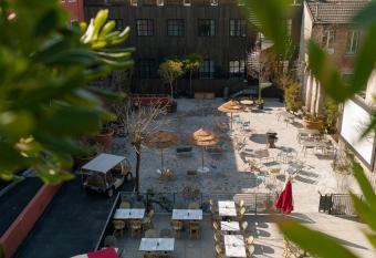 MOB HOTEL Paris Les Puces has Balcony rooms